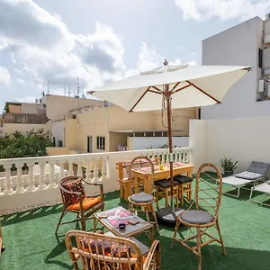 Homestay Close To Airport, Double Bedroom, Sofa-bed, Private Bathroom For Adults And Children Aged 10 And Over Only Malta