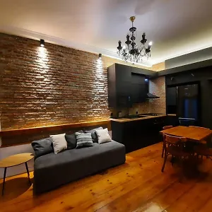 kipiani-apartment.alltbilisihotels.com/